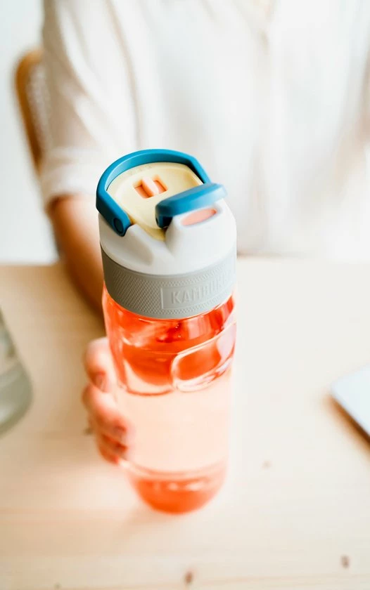 Kambukka Elton Drinkfles 750ml - Wild Flamingo Met 3-in-1 Lid En Makkelijke Reiniging 8 Kambukka Elton Drinkfles 750ml - Wild Flamingo Met 3-in-1 Lid En Makkelijke Reiniging - Afbeelding 6