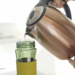 Reboottle - Tea - Drinkfles Met Theefilter - Thee Infuser - Theefles - 450ml - Beige/Rood -Isoproducts Gecertificeerd winkel 550x311 1