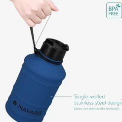 Navaris Waterfles Van Roestvrij Staal - Drinkfles - 2L - Extra Grote Roestvrijstalen Fles Met Drinkdop - Ideaal Tijdens Het Sporten - Donkergroen -Isoproducts Gecertificeerd winkel 550x584 1