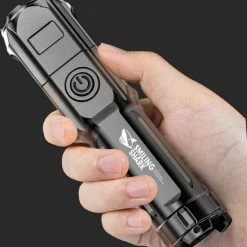 Multi Media Group Militaire Zaklamp - LED Zaklamp - Inzoombaar - USB Oplaadbaar - Spatwaterdicht - Incl Fiets Steun - 13x3cm -Isoproducts Gecertificeerd winkel 550x633 2